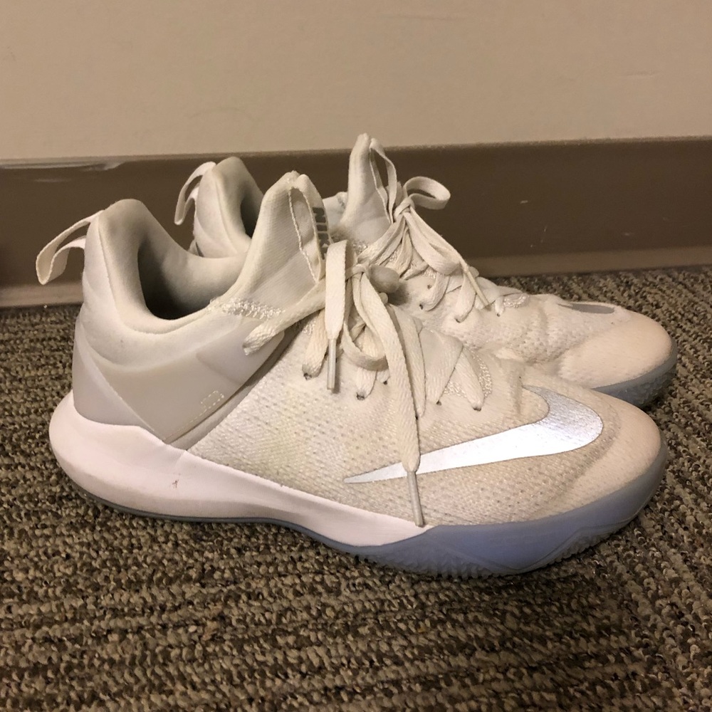 Nike Zoom Shift Basketball Shoes